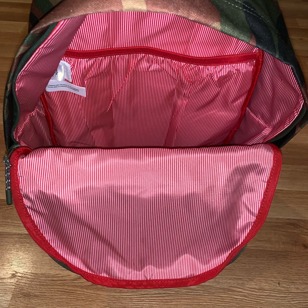 Herschel Supply Co. Camo Classic XL Backpack - Picture 6 of 8